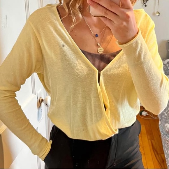 Urban Outfitters Yellow Blouse Lightweight Knit - Picture 1 of 5
